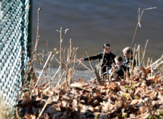La SQ et la coroner enquêtent sur la découverte d’un corps retrouvé en bordure de la rivière Saint-François