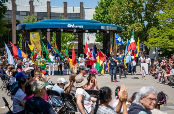 Le flamboyant Festival Allo le Monde vous invite au centre-ville de Drummondville pour des festivités hautes en couleurs !