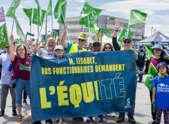 Les membres du SFPQ en colère débarquent au conseil général de la CAQ pour exprimer leur ras-le-bol et se faire entendre