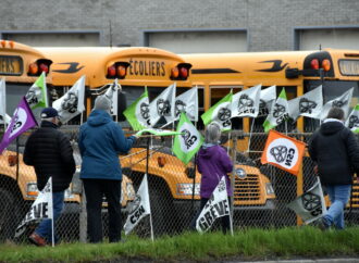 Transport scolaire en grève – La grève se poursuit : un bras de fer irresponsable, dénoncent les représentants syndicaux