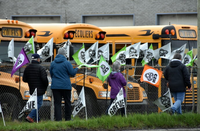 Transport scolaire en grève – La grève se poursuit : un bras de fer irresponsable, dénoncent les représentants syndicaux
