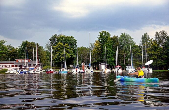 La découverte de nos plans d’eau Drummondvillois : Acquérir son propre kayak, une excellente idée … La chronique plein air de Sara Marquis