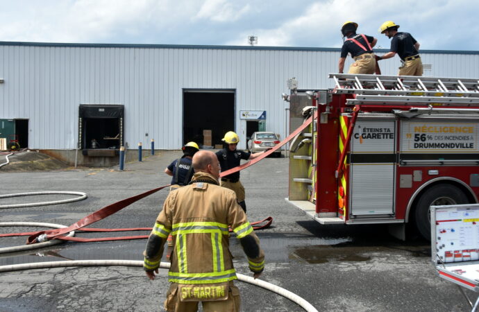 Incendie : une cinquantaine d’employés évacués dans des incubateurs industriels à Drummondville