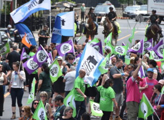 Réseau de la santé : Des centaines de manifestants de la CSN envahissent Drummondville pour dénoncer la privatisation