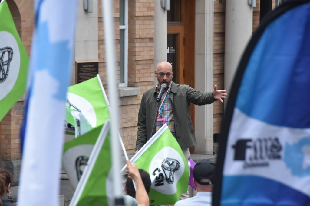 La CSN manifeste au centre-ville de Drummondville @ Crédit photo Eric Beaupré Vingt55 (17)
