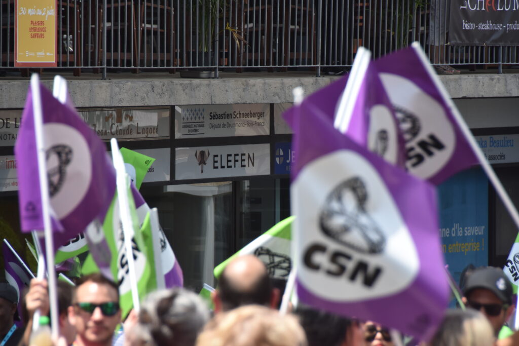 La CSN manifeste au centre-ville de Drummondville @ Crédit photo Eric Beaupré Vingt55 (6)