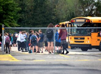 Coupes dans les écoles : soutien aux élèves et personnel sous pression, un recul majeur, déplore le SCFP-Québec
