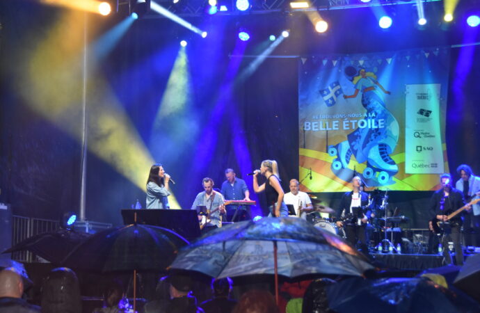 Une fête nationale bien arrosée et célébrée sous une pluie de chansons et une ambiance de feu à Drummondville!