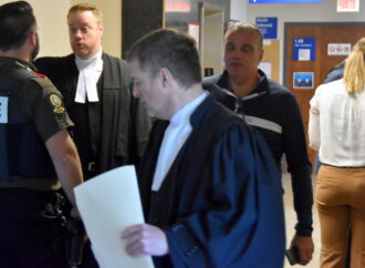 Extorsion, intimidation, voies de fait : L’ex-avocat Bernard-Pierre Boudreau cité à procès, a comparu détenu pour bris de conditions