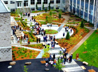 Le Collège Saint-Bernard inaugure le Square Famille Carrier, un lieu dédié à l’épanouissement des élèves