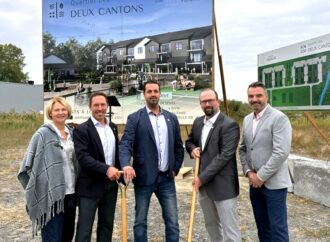 Première pelletée de terre officielle pour le lancement du projet immobilier Quartier des deux Cantons à Saint-Cyrille-de-Wendover