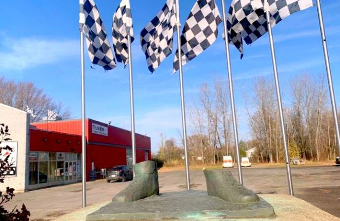 Vol de la statue de Gilles Villeneuve : Laurent L. Proulx annonce une récompense de 12 000$ pour retrouver la statue emblématique