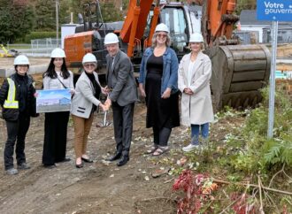 Le ministre André Lamontagne appuie l’expansion du CPE Mini-Campus à Wickham