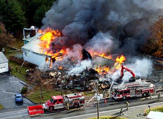 Incendie majeur : Une entreprise familiale de Saint-Léonard-d’Aston complètement détruite