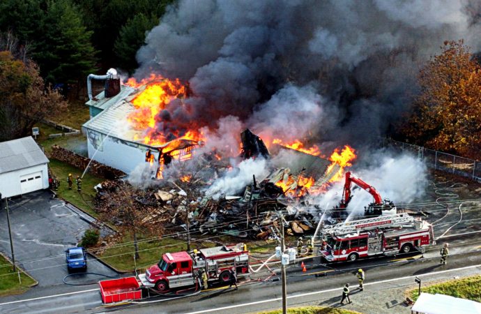 Incendie majeur : Une entreprise familiale de Saint-Léonard-d’Aston complètement détruite