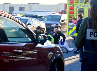 Une piétonne happée par un véhicule dans le stationnement d’un centre commercial à Drummondville