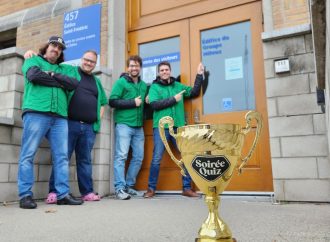 Des enseignants en vedette : Le Groupe Hêteux triomphe en grande finale de Soirée Quiz et ramène la coupe à Drummondville!