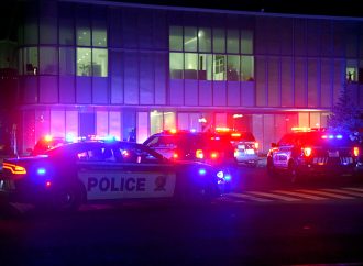 Déploiement policier à la bibliothèque de Drummondville et arrestations après le signalement d’un individu possiblement armé