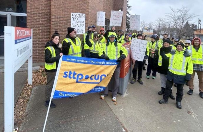 Postes Canada : Grève, les facteurs et factrices font preuve de patience, de solidarité et de générosité