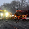 Une violente collision impliquant un autobus scolaire fait un mort sur l’autoroute 955.