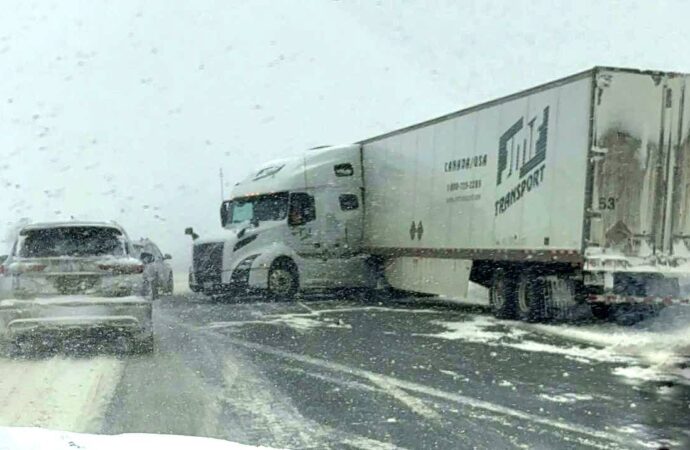 Tempête et conditions routières difficiles : plusieurs sorties de route à Drummondville et au Centre-du-Québec