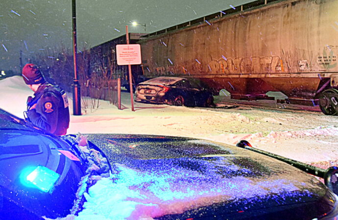 Une voiture percutée par un train de marchandises au centre-ville de Drummondville