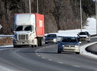 Première neige de la saison sur la région : la SQ et les autorités invitent à la prudence sur les routes