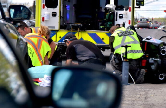 Retour des motos et scooters sur la route : un premier accident au Centre-du-Québec, la SQ invite les conducteurs à la prudence