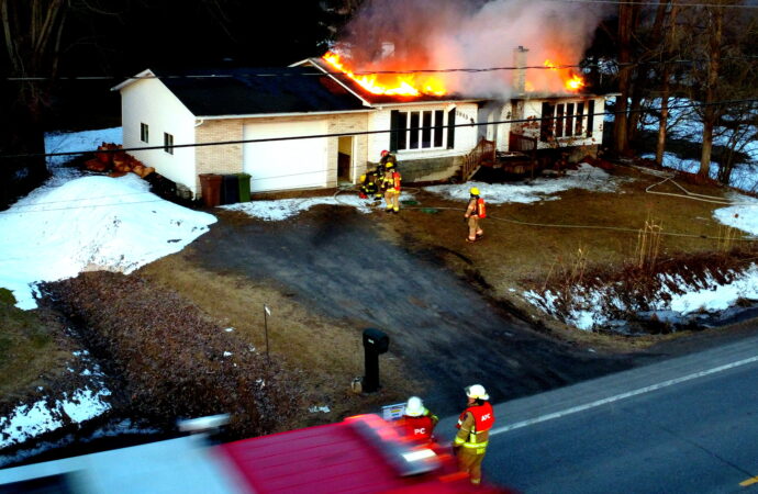 Incendie majeur : une résidence complètement détruite à Saint-Majorique-de-Grantham