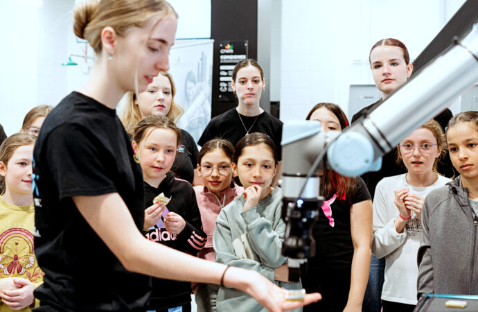 Une immersion technologique captivante pour les élèves de l’École des Grands au CNIMI