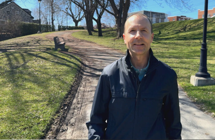Élections municipales 2025 : Alexandre Desbiens dévoile un premier axe axé sur la démocratie municipale