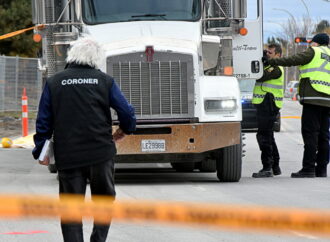 Accident de travail : Un signaleur de chantier perd la vie, écrasé par un poids lourd