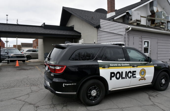 Deux commerces visés par des tentatives de vol à Drummondville : la Sûreté du Québec enquête