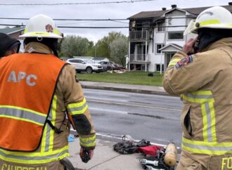 Wickham : un feu de véhicule cause d’importants dégâts à un immeuble, enquête en cours