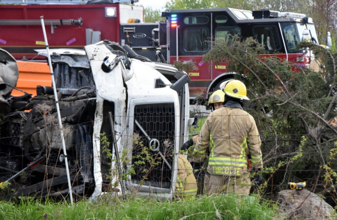 Un malaise à l’origine d’une embardée pour un camionneur à Drummondville
