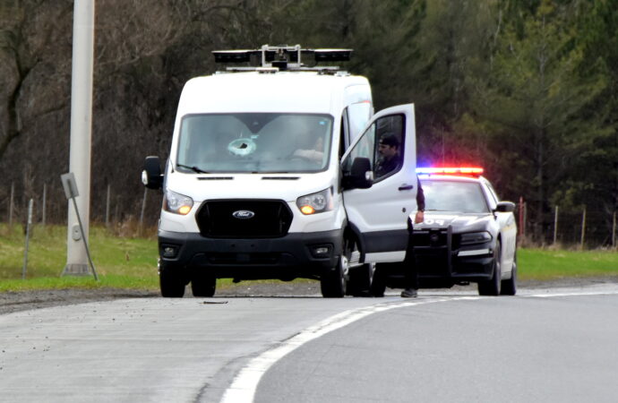 Accident sur l’A-20 : des débris traversent son pare-brise, une conductrice échappe au pire à quelques centimètres près