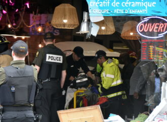 Un véhicule fait irruption dans un café et fait plusieurs blessés au centre-ville de Drummondville