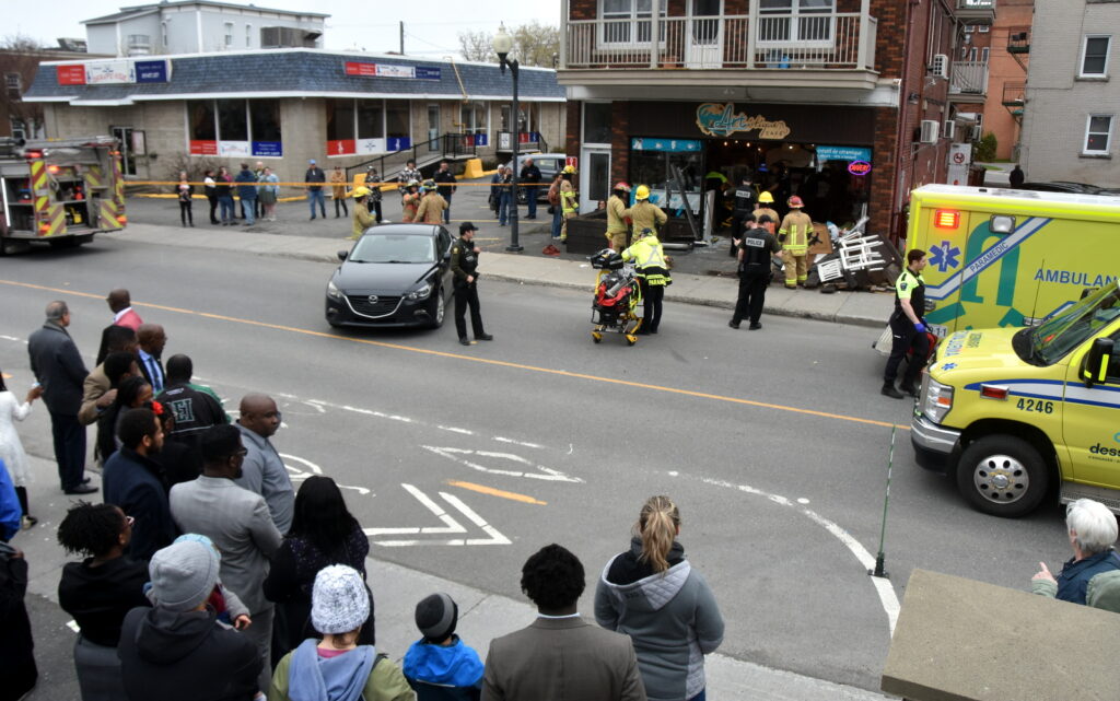Artistique Café Accident Crédit photo Eric Beaupré Vingt55 Tous droits resservés -024