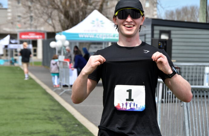 100 KM pour la vie : Alex Therrien, un étudiant du Cégep de Drummondville, relève un défi chargé de sens