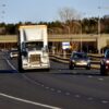 Transport en vrac : des milliers de camionneurs en route vers Québec pour dénoncer le contournement des règles de l’industrie