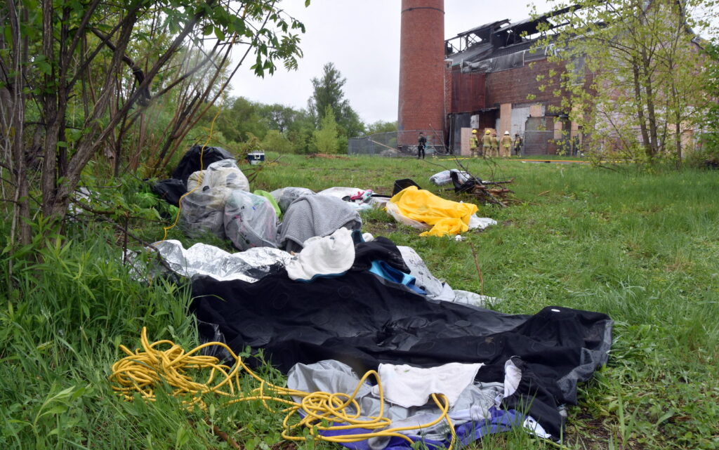 Deux personnes en situation d’itinérance ont été interpellées par la SQ à la suite d’un début d’incendie sur le site de Fortissimo @ Crédit photo Eric Beaupré Vingt55 Tous droits réservés (9)