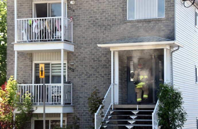 Incendie suspect rapidement maîtrisé : la SQ enquête sur la rue Jean-de-Lalande à Drummondville
