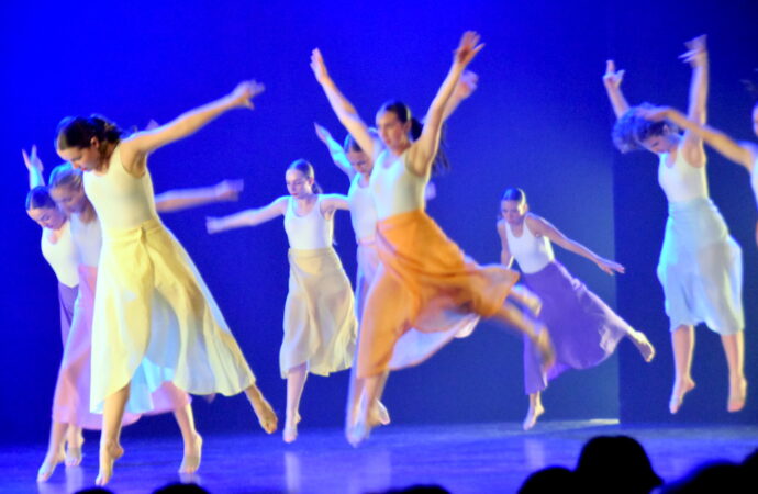 Spectacle de fin d’année : Les étudiantes du programme de danse du Collège Saint-Bernard ont offert un spectacle remarquable à la Maison des arts