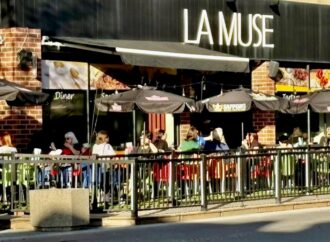 Le centre-ville est fin prêt pour le retour des terrasses qui donnent le coup d’envoi officiel de l’été à Drummondville.