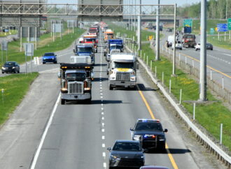 Des milliers de camionneurs en route vers Québec pour dénoncer le contournement des règles de l’industrie