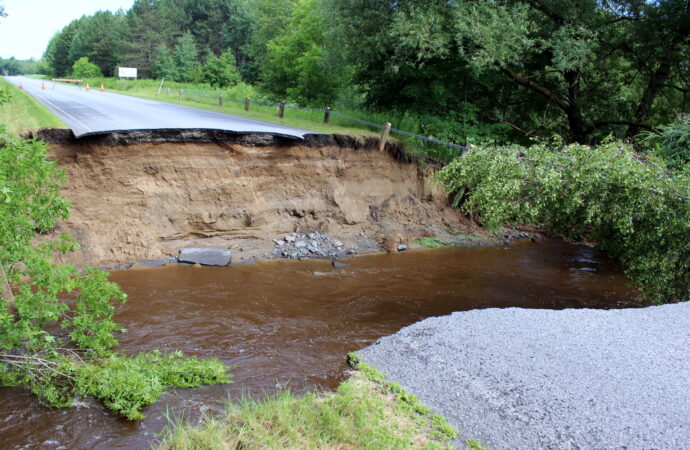 Un ponceau et un segment de route s’effondrent entre Sainte-Clotilde-de-Horton et Saint-Samuel au Centre-du-Québec