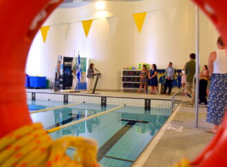Modernité à la piscine du Centre : les élus plongent dans l’inauguration d’une installation entièrement rénovée