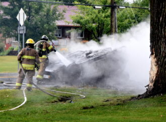 Un jeune conducteur perd la vie après être resté prisonnier de son véhicule en flammes