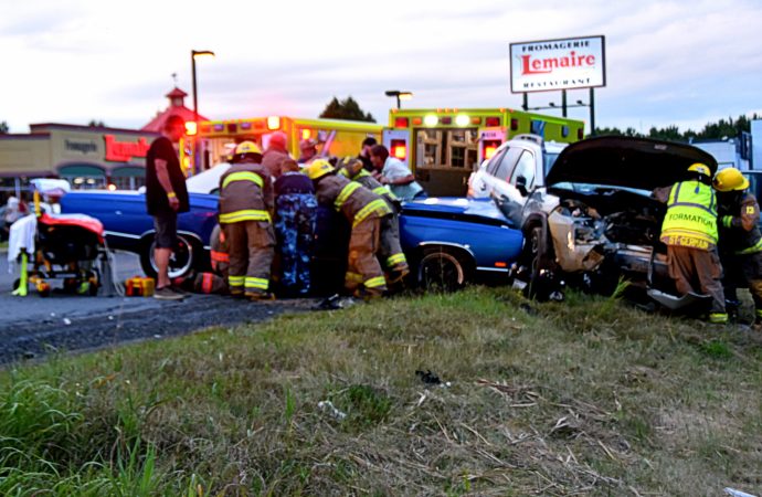 Violente collision entre deux époques : un accident impliquant deux voitures a nécessité le déploiement de plusieurs services d’urgence à Saint-Germain