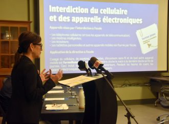 Le Centre de services scolaires des Chênes conjugue interdiction des cellulaires, manque de classes et rigueur budgétaire